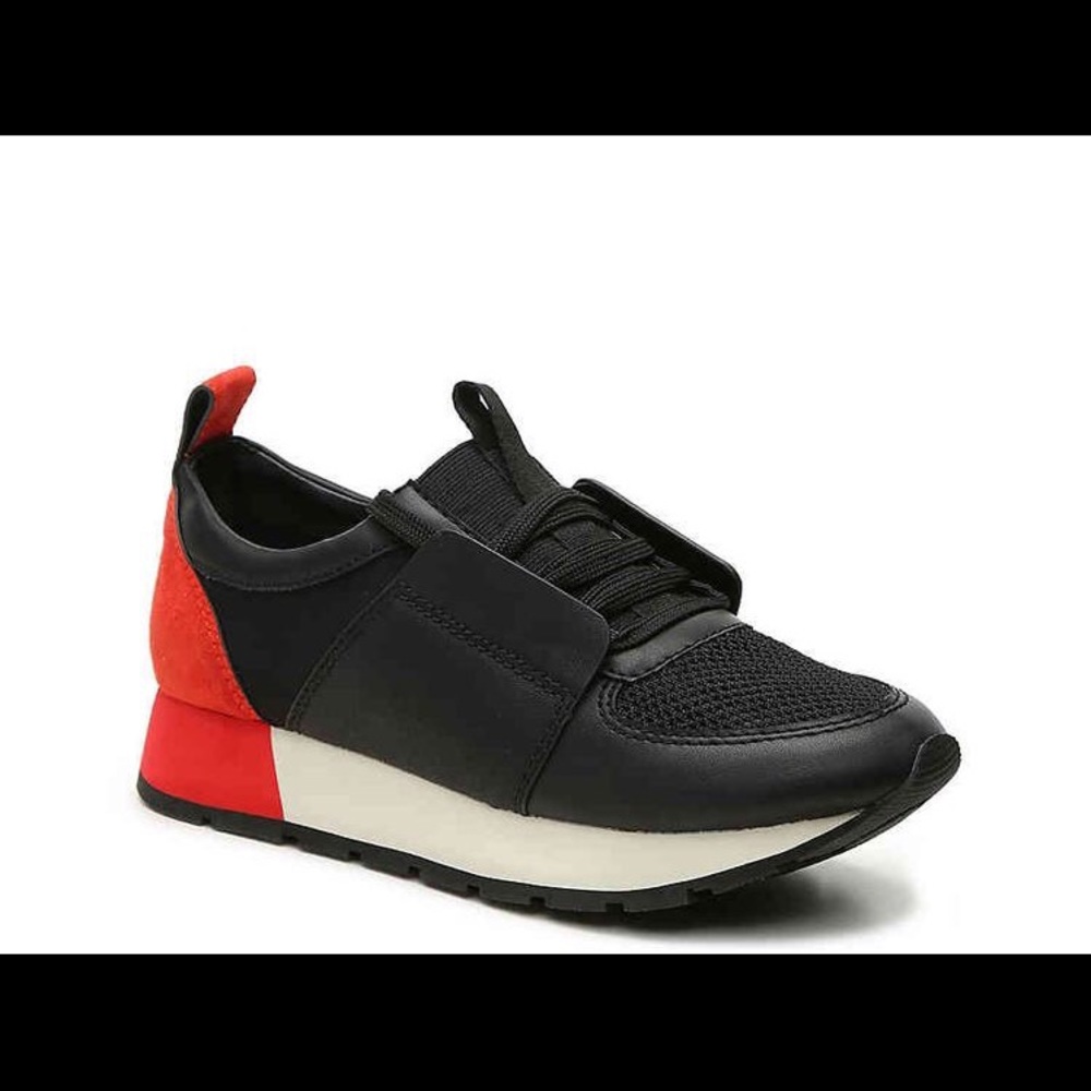 Black Yvette’s Dolce vita sneakers